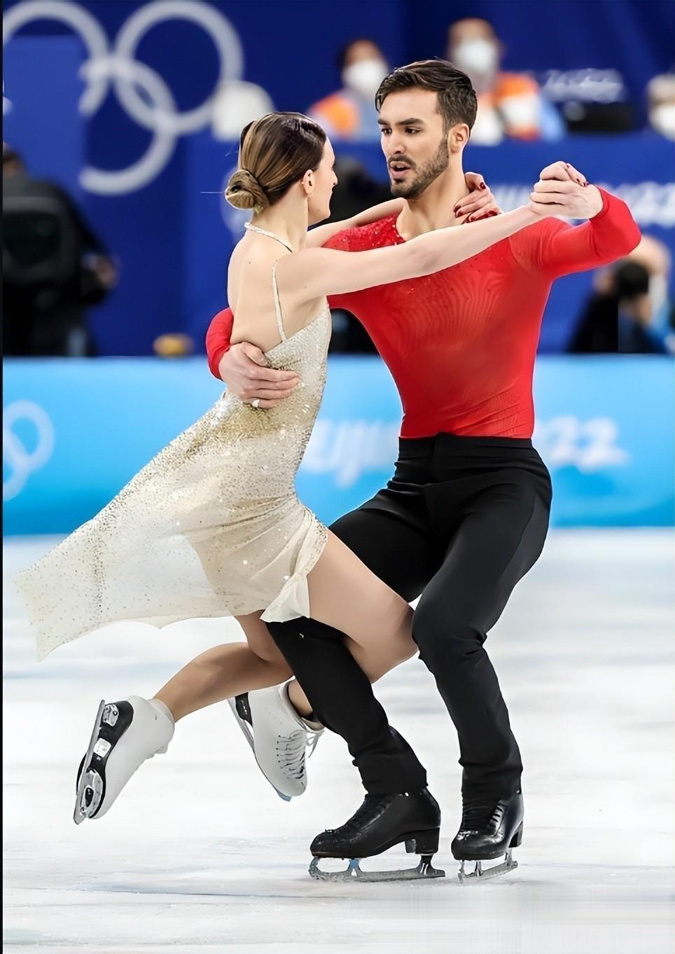 加拿大女子花样滑冰选手获得个人技巧金牌 加拿大女子花样滑冰选手获得个人技巧金牌