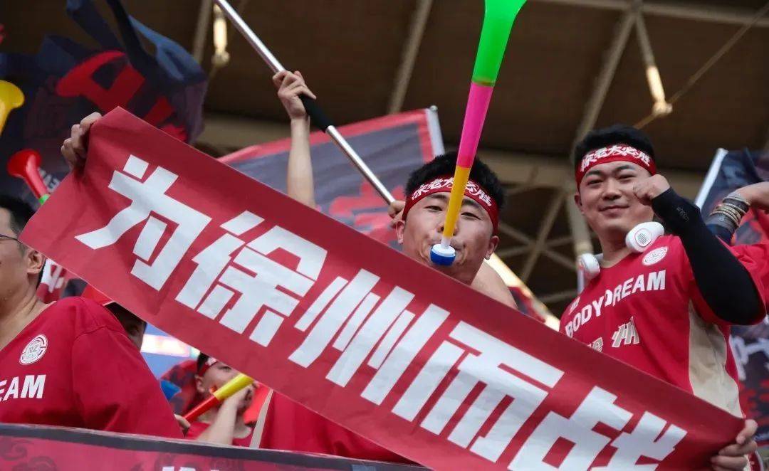 包含篮球盛事热闹开幕,球迷欢呼雀跃的词条 包含篮球盛事热闹开幕,球迷欢呼雀跃的词条